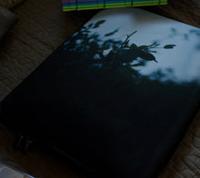 Load image into Gallery viewer, Oujou Leaf Laptop Sleeve
